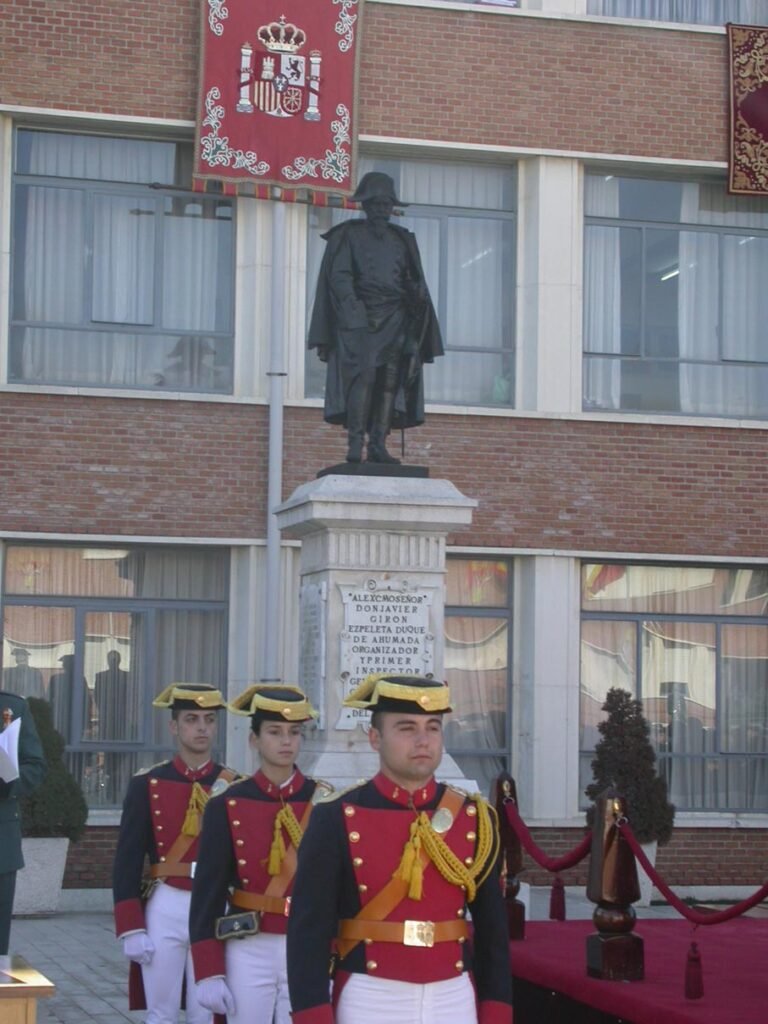 Estatua del Duque de Ahumada en el Colegio de Valdemoro acto 2004