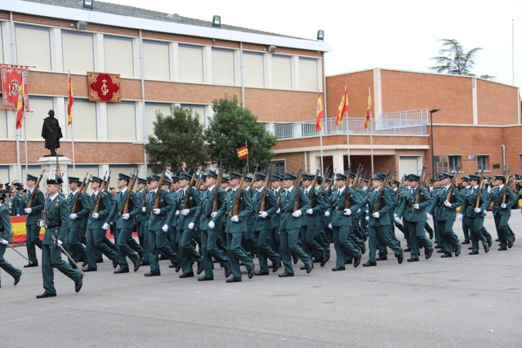 Polillas de la Guardia Civil en desfile de acto oficial
