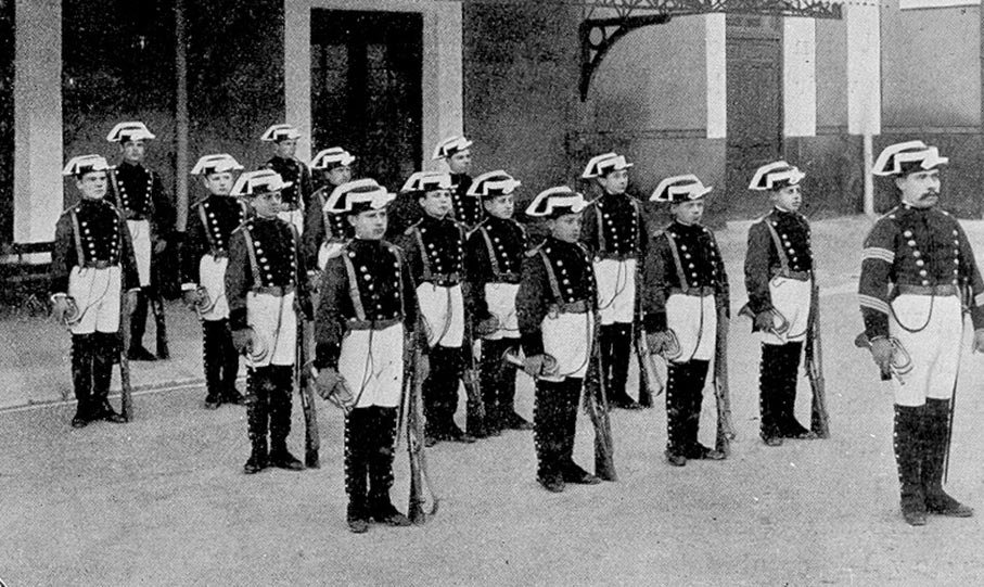 Alumnos del Colegio de Guardias Jóvenes en 1907